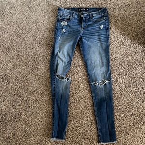 Blue low-rise skinny jeans from Hollister size 5 width 27